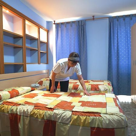 Hostal Xarau Cerdanyola del Vallès Eksteriør billede
