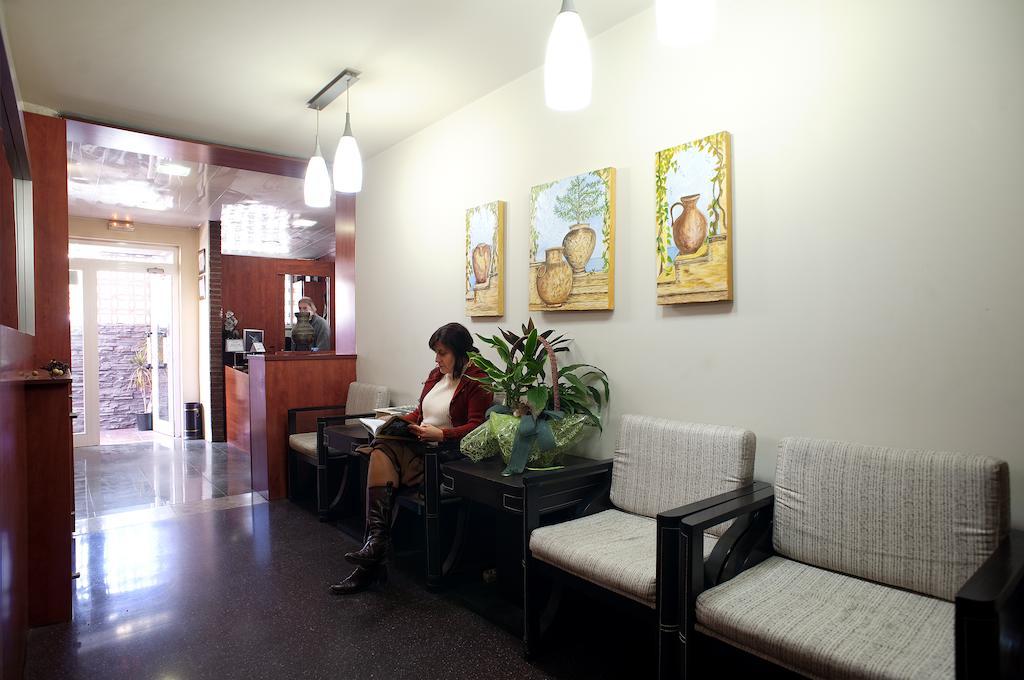 Hostal Xarau Cerdanyola del Vallès Eksteriør billede