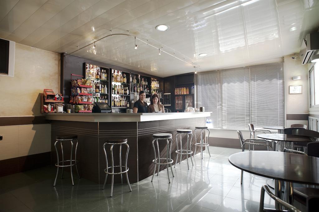 Hostal Xarau Cerdanyola del Vallès Eksteriør billede
