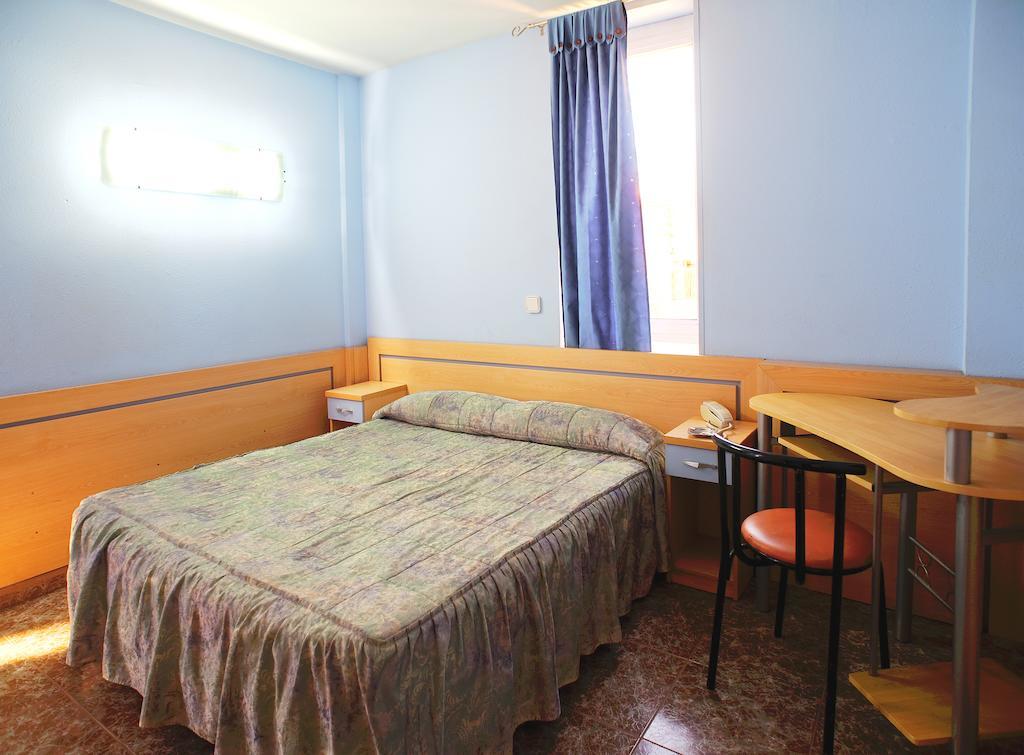 Hostal Xarau Cerdanyola del Vallès Værelse billede
