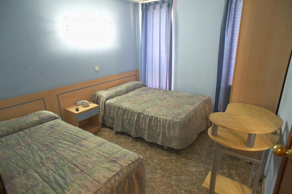 Hostal Xarau Cerdanyola del Vallès Værelse billede